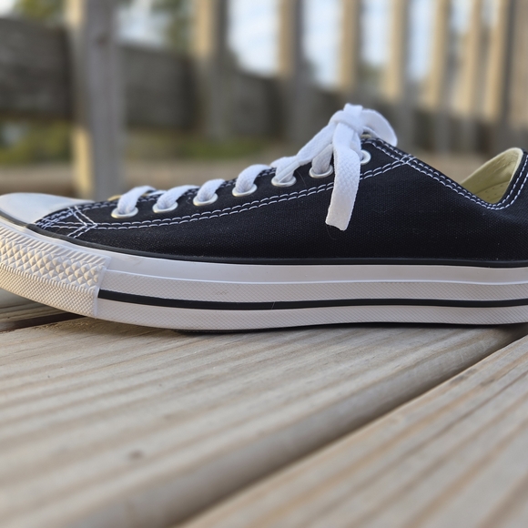 Men's Lowtop Converse Black and White Size 8.5 - Picture 5 of 13